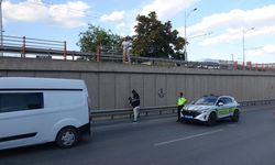 Alt Geçitte Düştü, Ağır Yaralandı