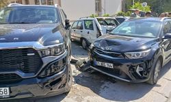 Park Halindeki 3 Araca Çarparak Zarar Verdi