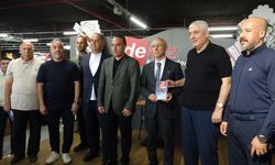 Cevdet Atalan, Kitabını Okurları İçin İmzaladı