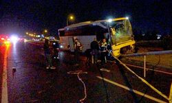 Otobüs ile Ticari Araç Çarpıştı.. 2 Ölü 3 Yaralı!