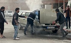 Pazardaki Araç Yangınına Zabıta ve Vatandaşlar Müdahale Etti