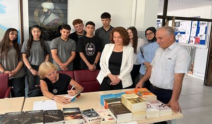 "İki Dil Tek Dünya" Kitabının Tanıtım ve İmza Günü