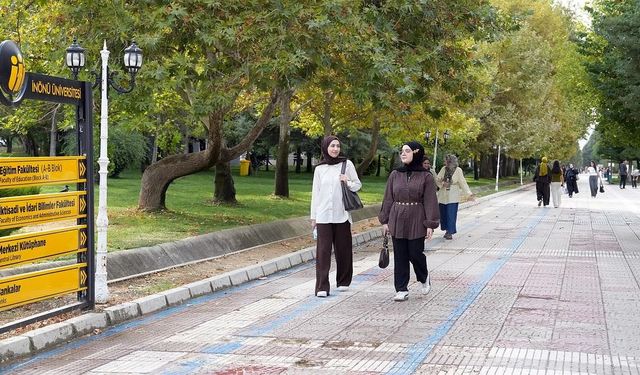 Üniversitede Öğrenciler Ders Başı Yaptı