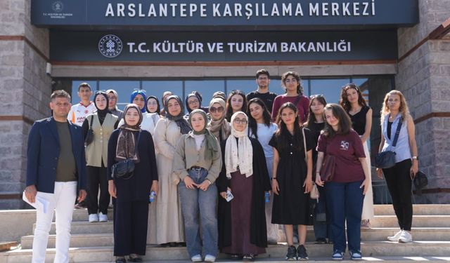 Üniversite Öğrencilerine Tarih ve Kültür Gezisi