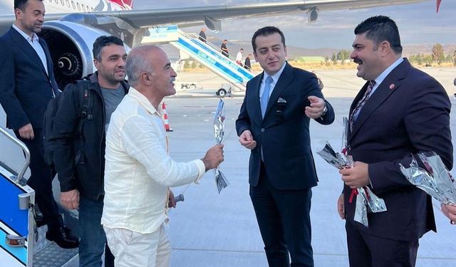 Yeni Terminalin İlk Yolcularına Çiçekli Karşılama