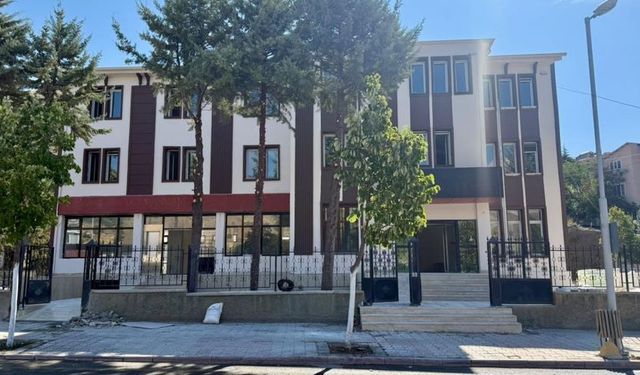 Kuluncak'ta 50 Yataklı Otelin Yapımı Sürüyor