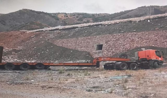 Kontrolden Çıkan TIR'dan Atlayan Sürücü ve Arkadaşı Yaralandı
