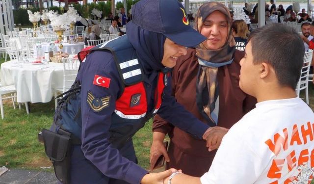 Jandarma Personeli Özel Çocuklarla Bir Araya Geldi
