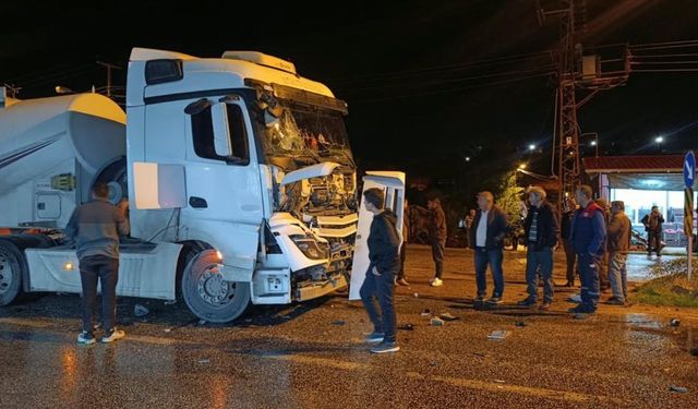Erkenek'teki Trafik Kazasında 3 Araç Hasar Gördü