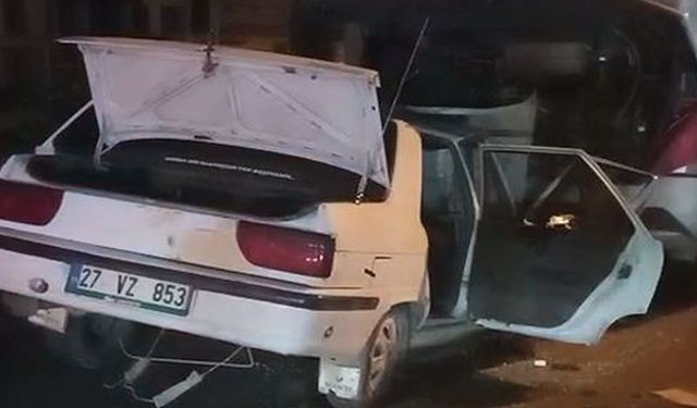 Duran Otobüse Çarpan Otomobilde 3 Yaralı