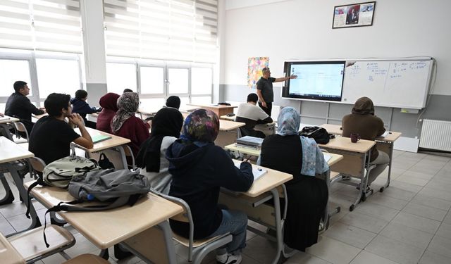Kernek Külliyesi'nde 200 Adaya Üniversiteye Hazırlık Kursu