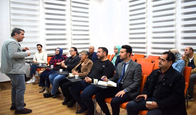 "Sivil Toplum Atölyeleri"nde Proje Hazırlama ve Finans Dersi