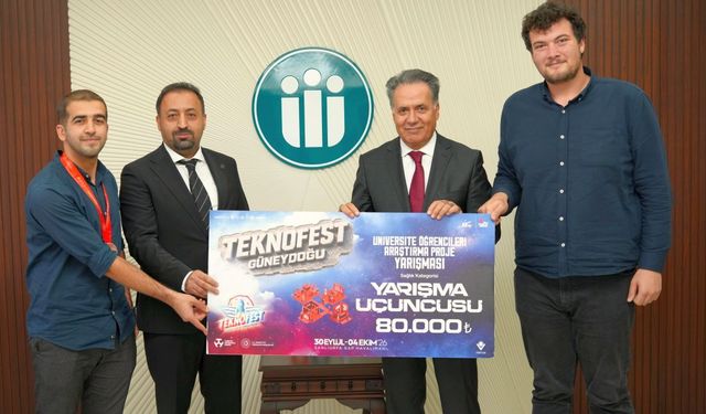 TÜBİTAK Yarışmasında Başarı Gösteren Öğrencileri Tebrik Etti