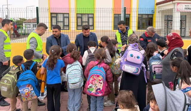 Ülkü Ocakları'ndan Öğrencilere Kırtasiye Yardımı Yapıldı