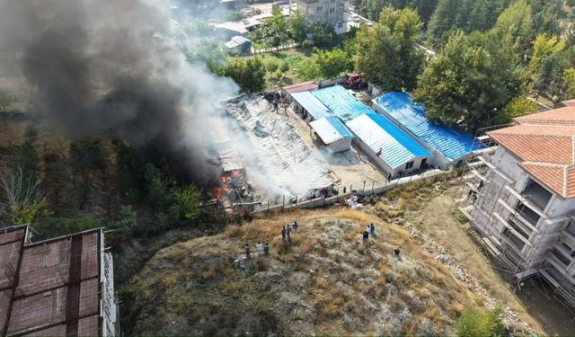 Şantiyedeki Yangında 30 Konteyner Zarar Gördü