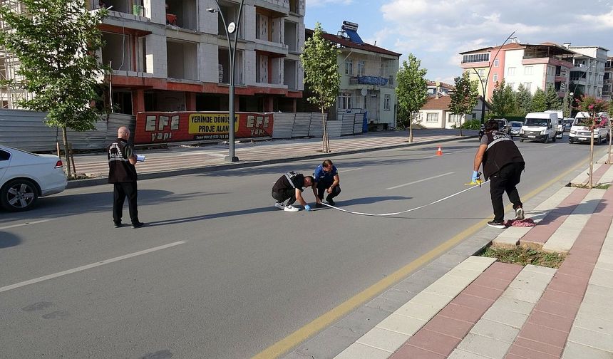 Karşıdan Karşıya Geçen Yaşlı Adama Araç Çarptı