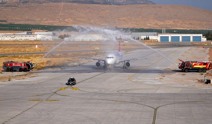 Yeni Terminal Binası İlk Yolcuları Karşıladı
