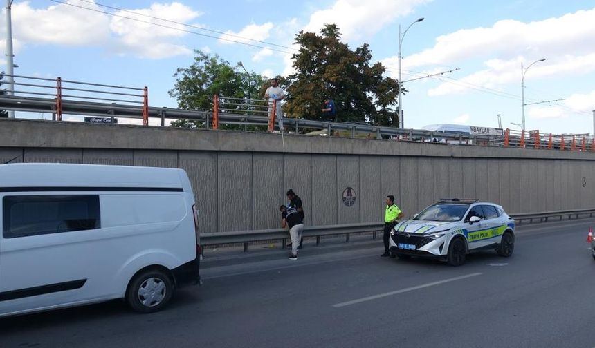 Alt Geçide Düştü, Ağır Yaralandı