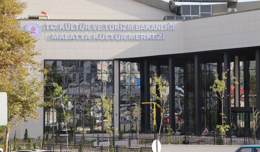 Karşı Karşıya İki 'Kültür Merkezi' Oldu!.