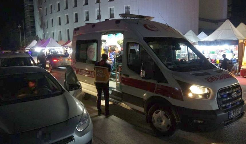 Araç Park Yeri Yüzünden Kavga Çıktı, 4 Kişi Yaralandı