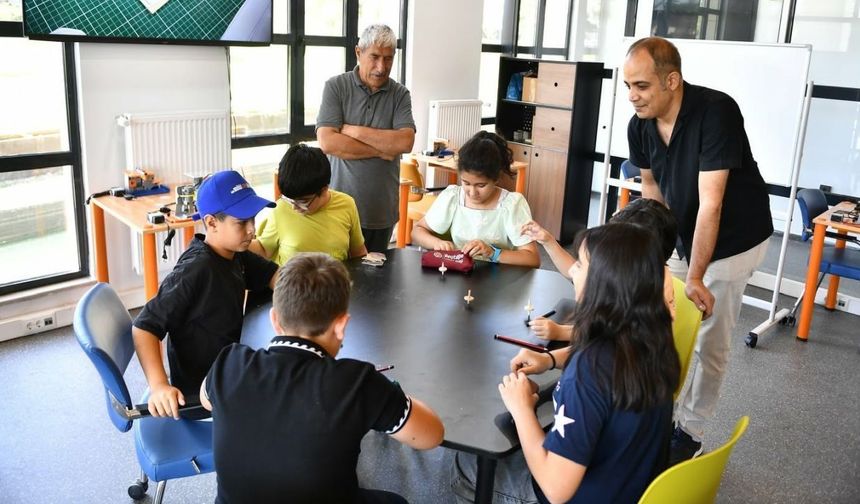 Bin 500 Öğrenci Bilim ve Teknolojiyle Buluştu