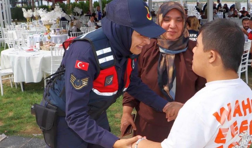 Jandarma Personeli Özel Çocuklarla Bir Araya Geldi