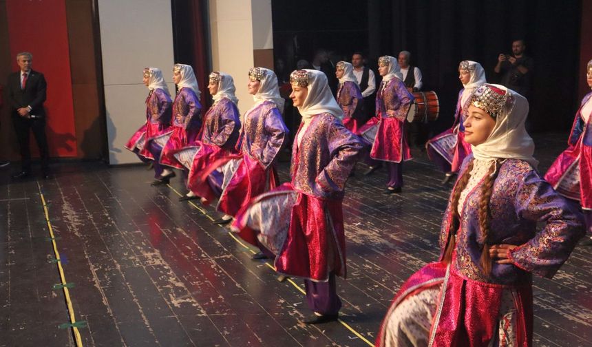 Yağış Tehdidi Yüzünden Cumhuriyet Bayramı Salonda Kutlandı