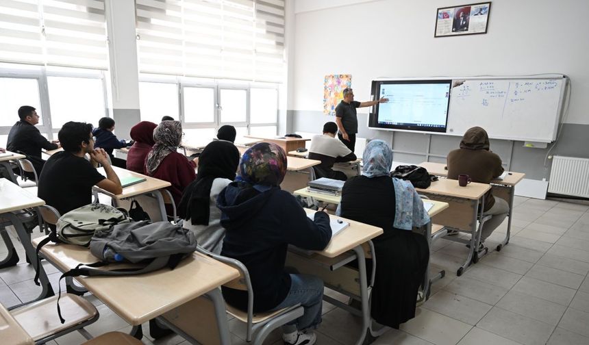 Kernek Külliyesi'nde 200 Adaya Üniversiteye Hazırlık Kursu