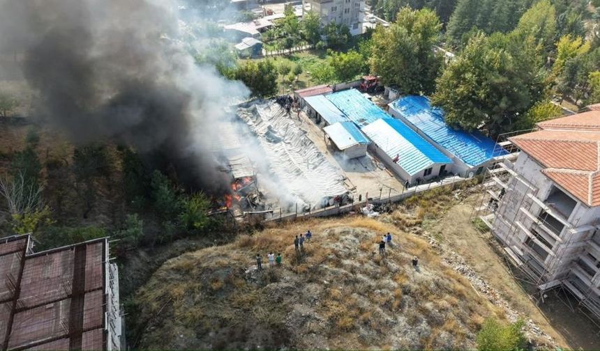 Şantiyedeki Yangında 30 Konteyner Zarar Gördü