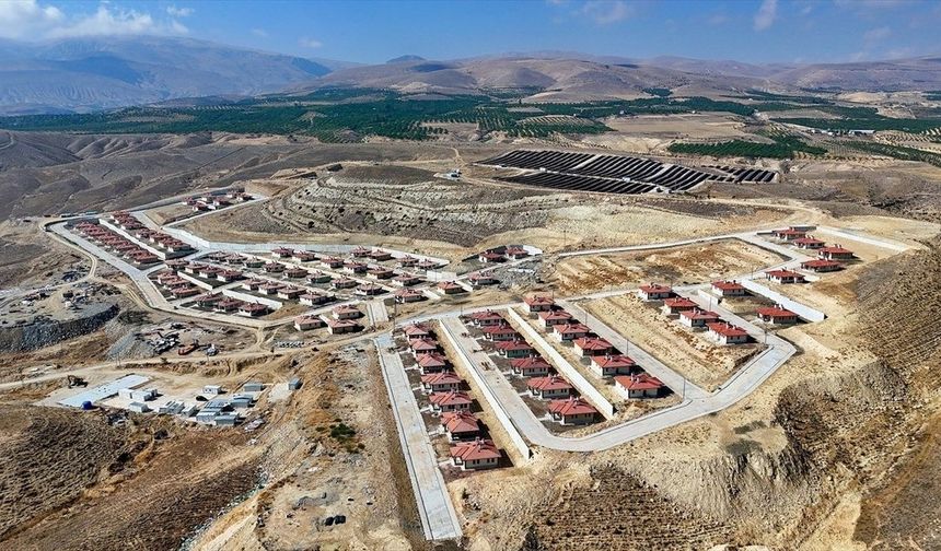 Yenice'de Tamamlanan 91 Köy Konutu Hak Sahiplerine Veriliyor
