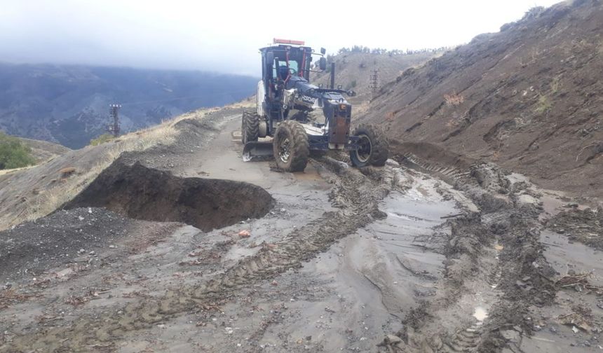 Kırsalda Selin Bozduğu Yollar Onarılıyor