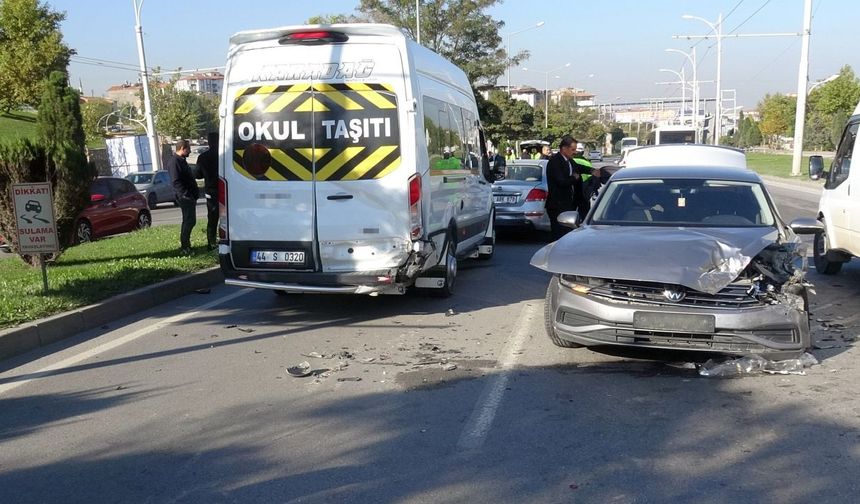 6 Aracın Karıştığı Kazada 3 Kişi Yaralandı