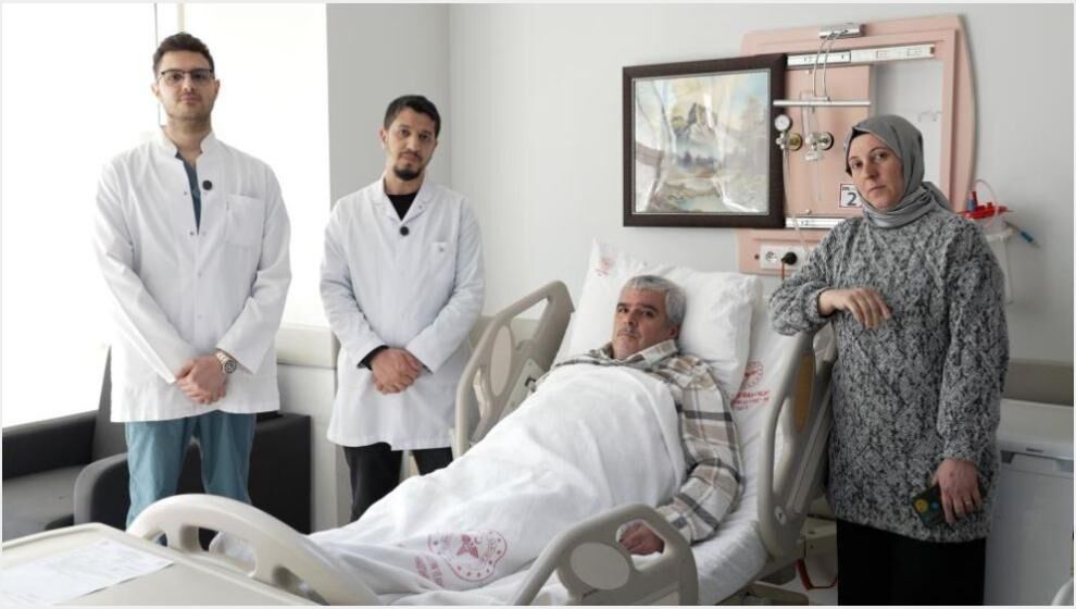 Karnındaki 20 Santimlik Kitle Kapalı Ameliyatla Alındı