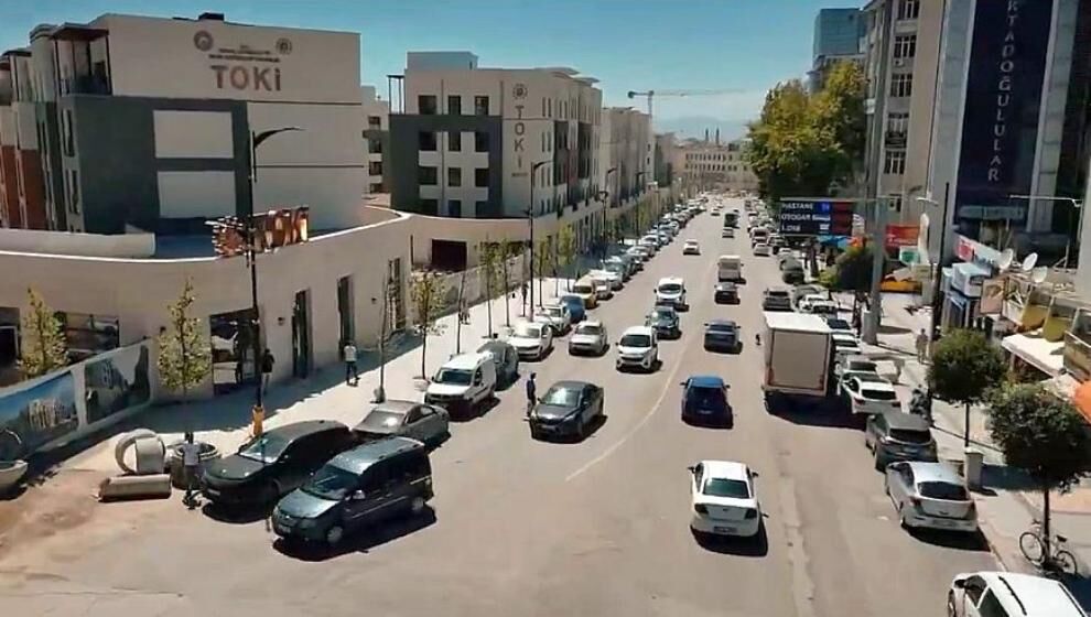 Atatürk Caddesi'ndeki İş Yerlerinin Anahtar Teslimi Yapılacak