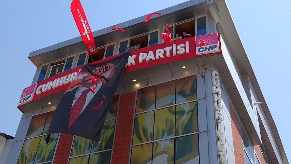 CHP İl Binasındaki Kılıçdaroğlu Posterine 'Hain' Yazıldı
