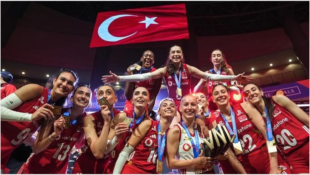 Başkan Er'den 'Milletler Ligi Şampiyonu' Kadın Voleybol Milli Takımına Kutlama