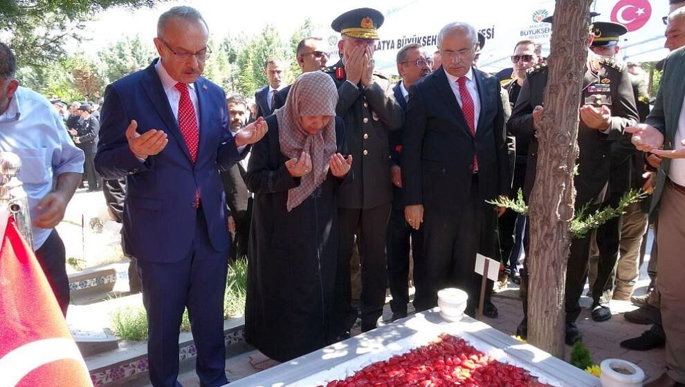 Malatya'da 15 Temmuz Şehitleri Kabirleri Başında Anıldı