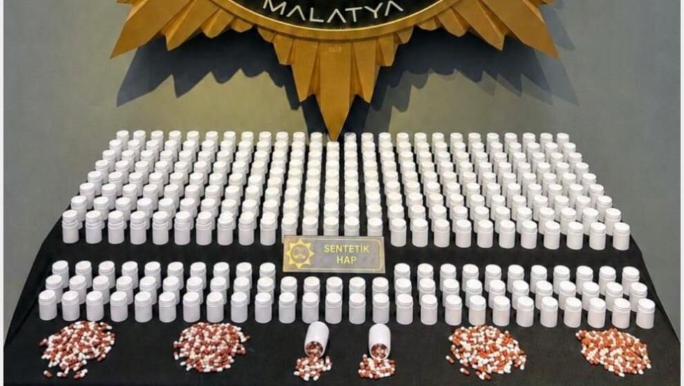 3 Torbacı 14 Bin 900 Hapla Yakalandı