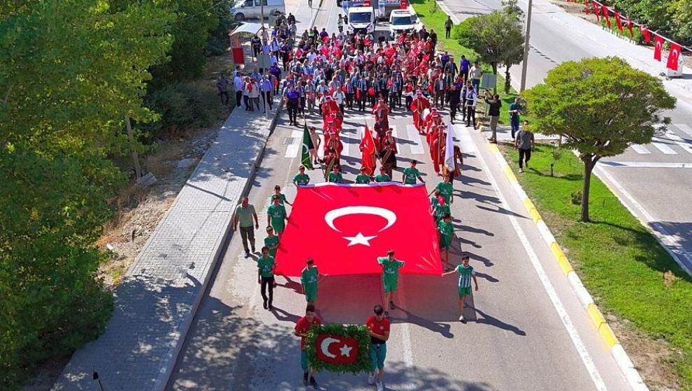 Darende'deki Festival Kortej Yürüyüşü İle Başladı
