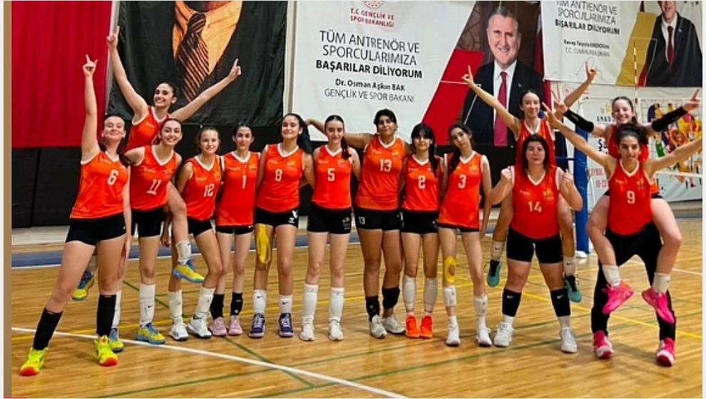 Malatya Kız Voleybol Ekibi Türkiye Finallerinde İlk 8'de