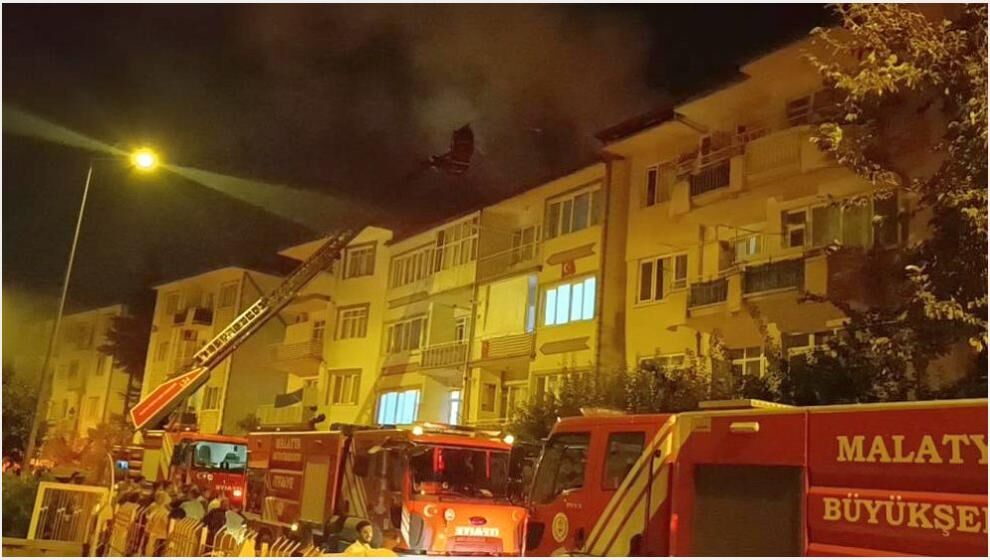 Apartmanın Çatısında Yangın Çıktı