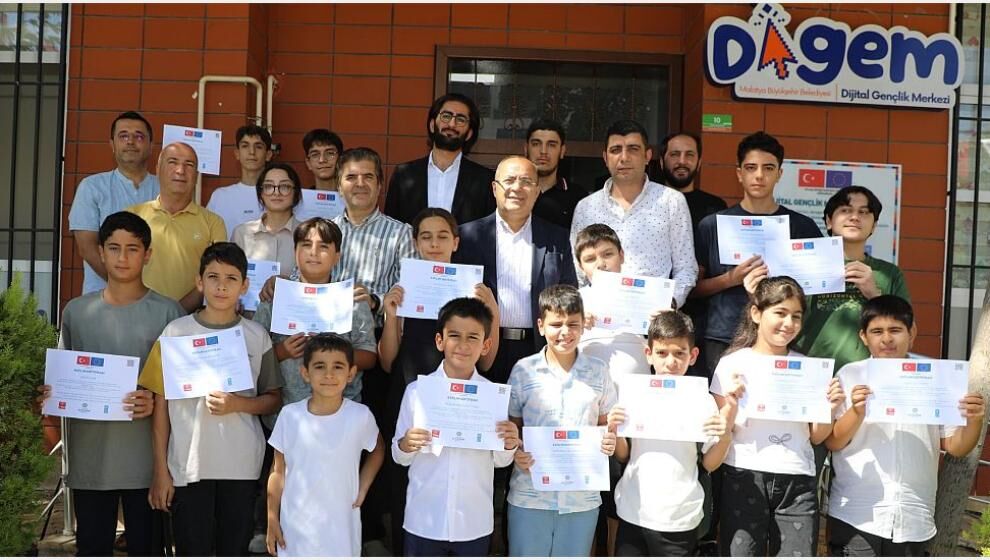 Çocuklar İçin Düzenlenen 'Robotik Kodlama Kursu' Sona Erdi