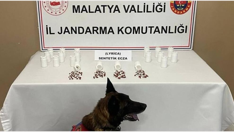 Jandarma Uyuşturucu Hap Ele Geçirdi, 2 Torbacı Yakaladı