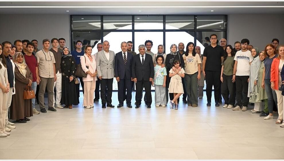 Belediyeden YKS'de Dereceye Giren 31 Öğrenciye Ödül