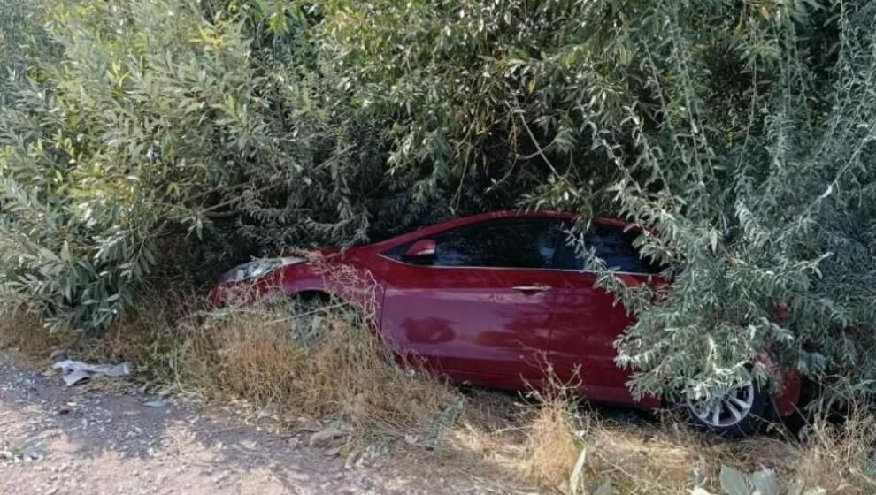 Otomobil Bahçeye Uçtu, 1 Kişi Yaralandı