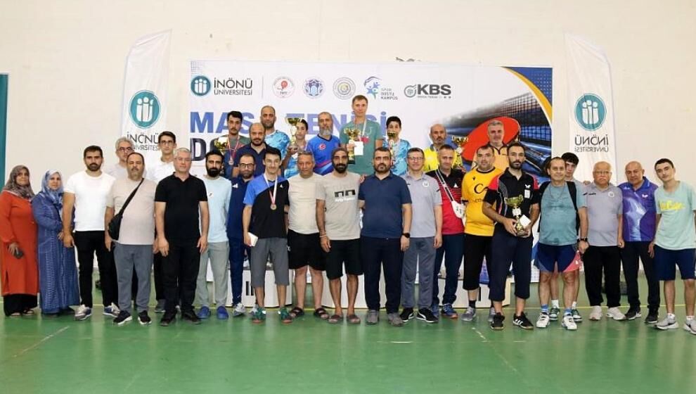 Sporculara Kupa ve Madalyaları Verildi