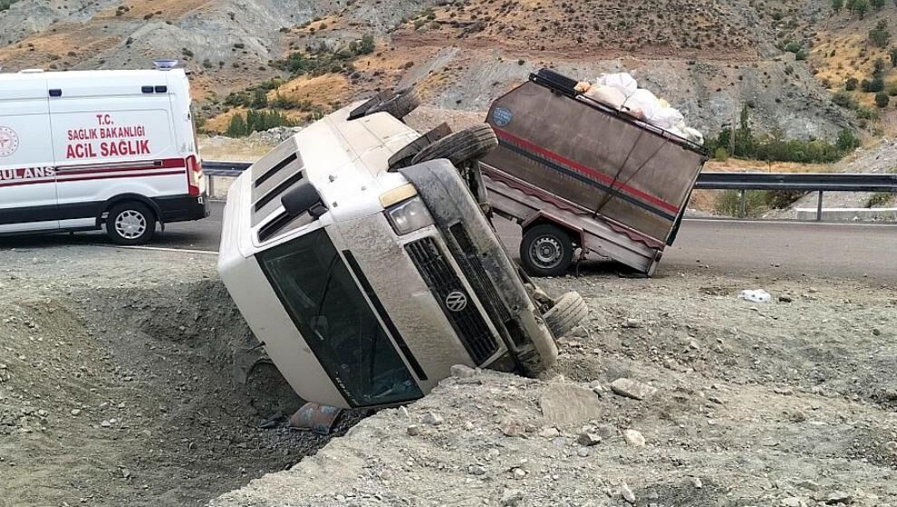 Tarım İşçilerini Taşıyan Araç Tünel Çıkışı Devrildi, Yaralı Yok..