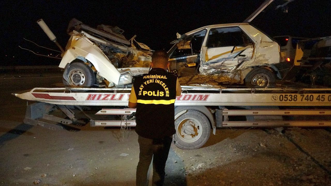 3 Aracın Karıştığı Feci Kazada 1'i Ölü 3 Yaralı!.