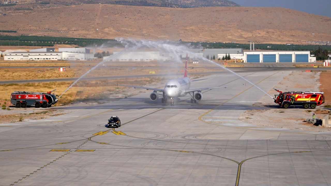Yeni Terminal Binası İlk Yolcuları Karşıladı