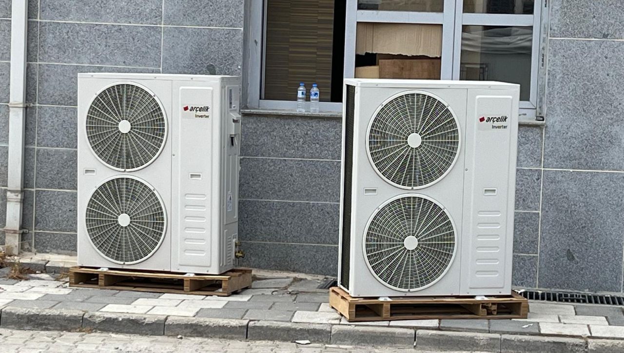 Bakanın Töreni Bitti, Salonun Klimaları Gitti!